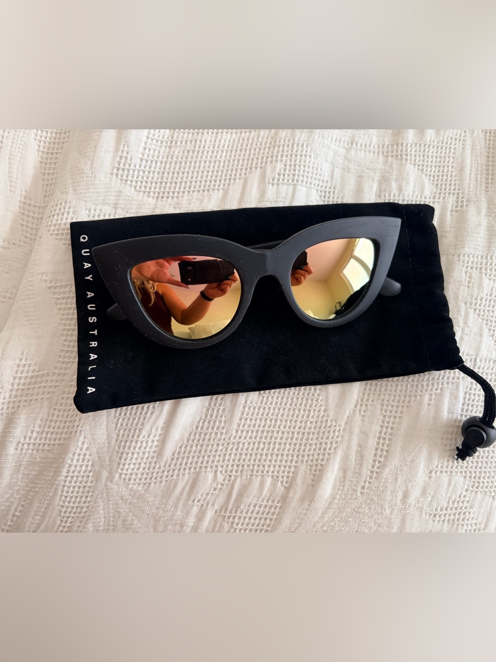 QUAY AUSTRALIA KITTI BLACK CATEYE SUNGLASSES WITH REFLECTIVE LENSES